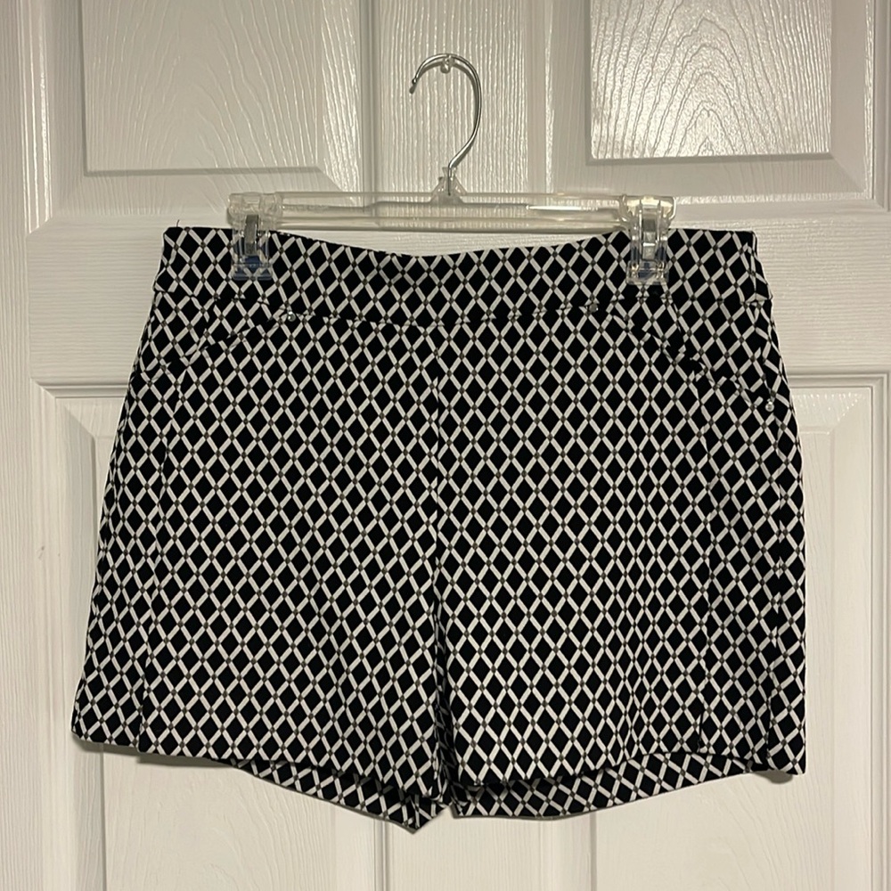 Women's INC INTERNATIONAL CONCEPTS Size 8 Shorts Rayon Black White Geometric